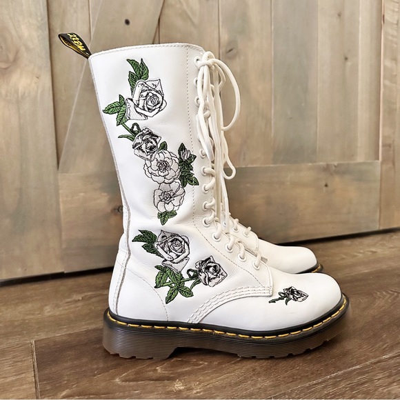Dr Martens Vonda Floral Lace Up Boots - Picture 2 of 16